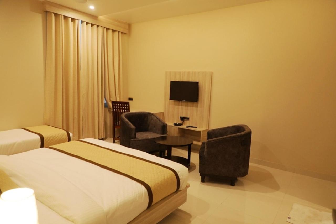 Hotel Pine Regency - Aravali'S Peak View Udajpur Zewnętrze zdjęcie