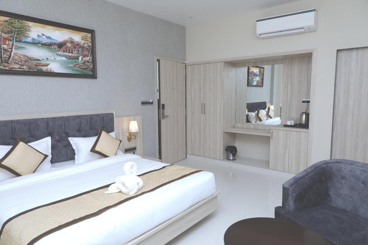 Hotel Pine Regency - Aravali'S Peak View Udajpur Zewnętrze zdjęcie