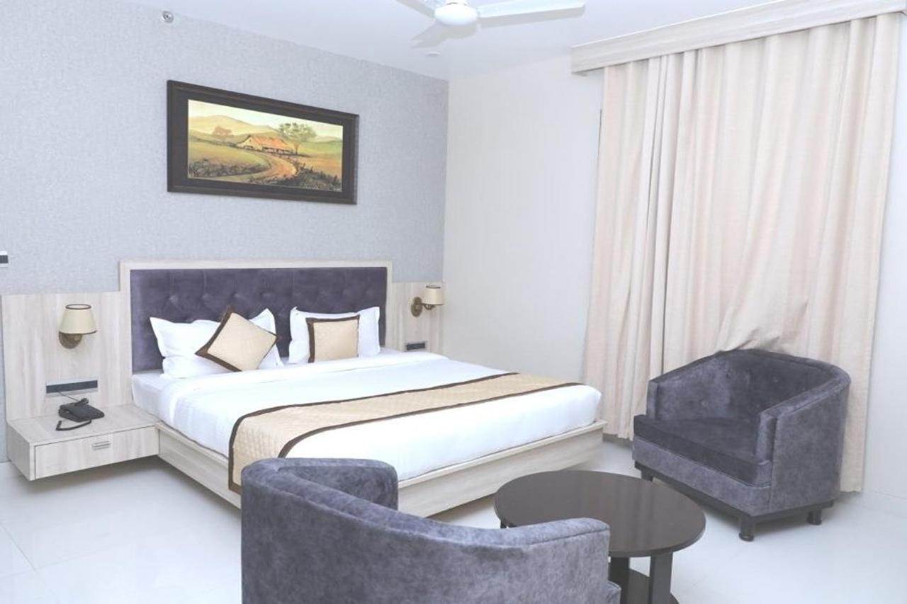 Hotel Pine Regency - Aravali'S Peak View Udajpur Zewnętrze zdjęcie