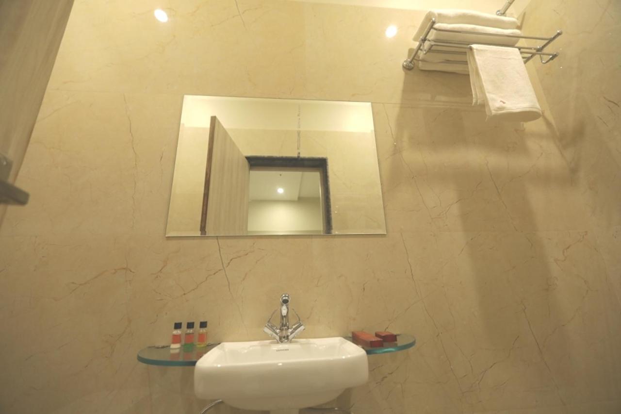 Hotel Pine Regency - Aravali'S Peak View Udajpur Zewnętrze zdjęcie