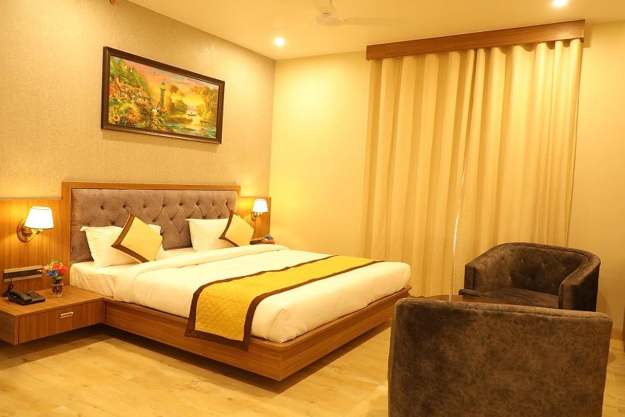 Hotel Pine Regency - Aravali'S Peak View Udajpur Zewnętrze zdjęcie